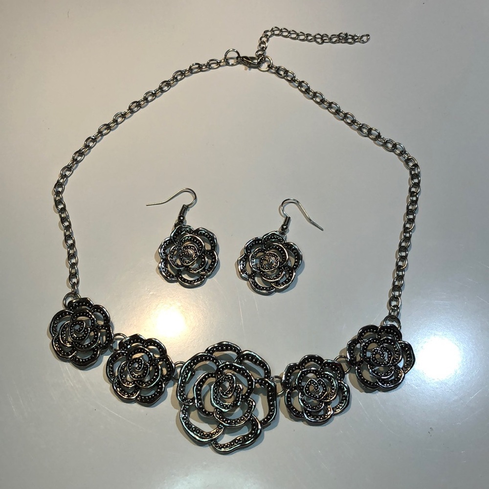 Paparazzi Roses Necklace and Earrings